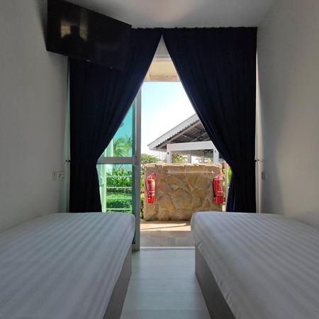 Solesor Kampong Beach Resort Port Dickson Extérieur photo