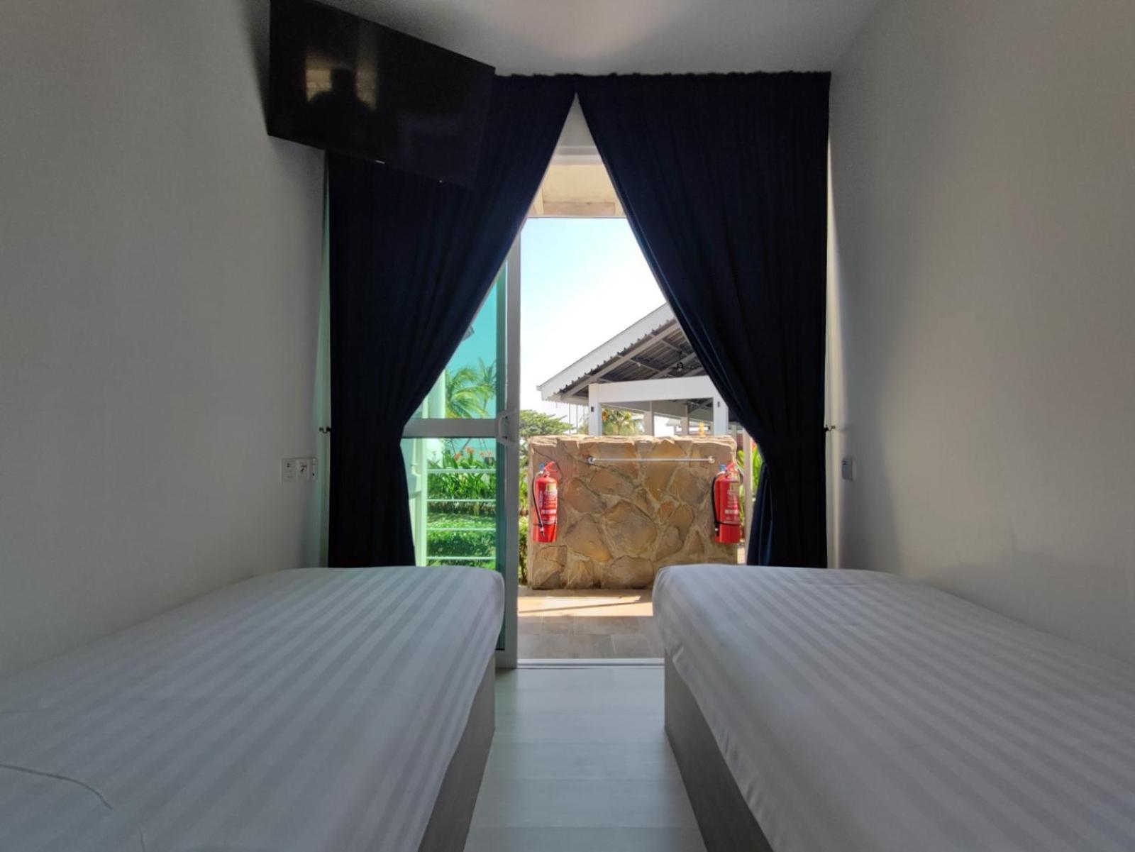 Solesor Kampong Beach Resort Port Dickson Extérieur photo