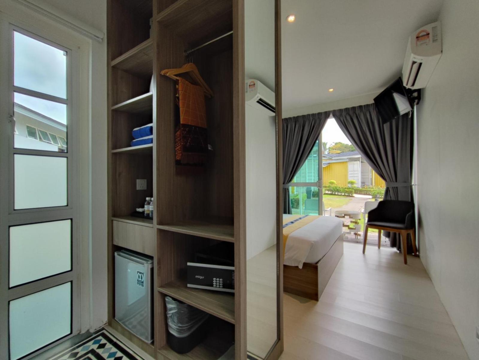 Solesor Kampong Beach Resort Port Dickson Extérieur photo